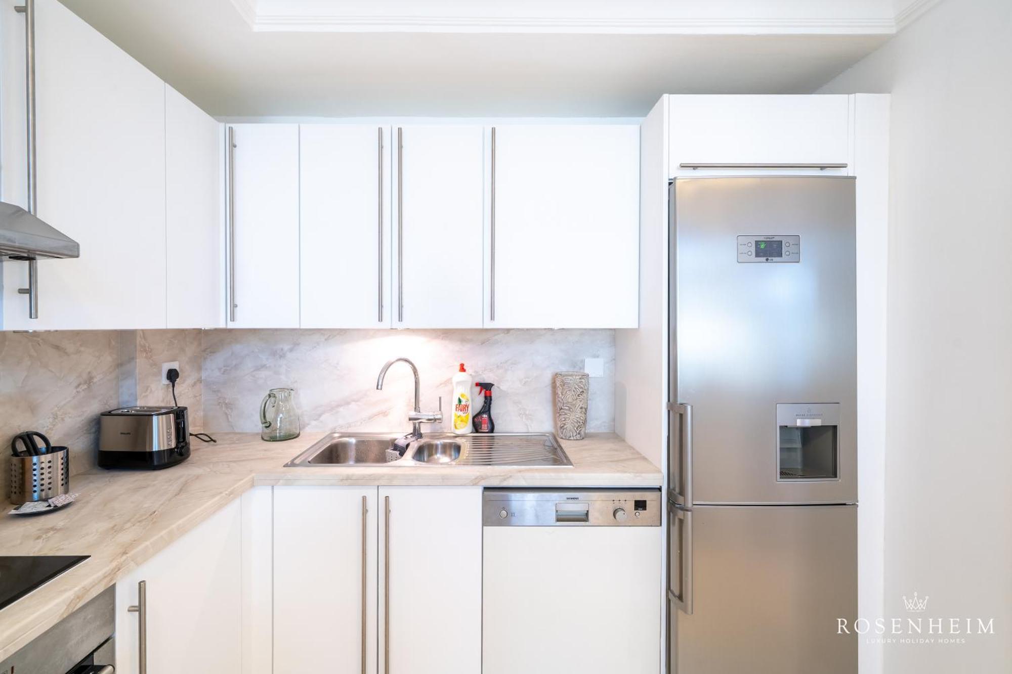 50 Percent Off Rosenheim Newly Renovated 2 Bedroom At Palm Jumeirah Apartment *