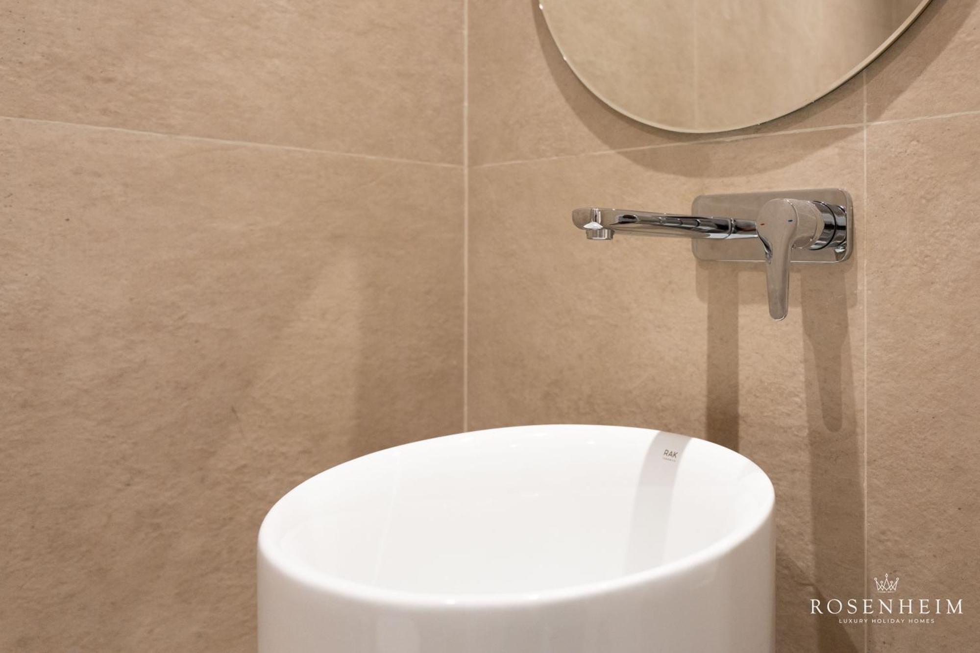 50 Percent Off Rosenheim Newly Renovated 2 Bedroom At Palm Jumeirah *