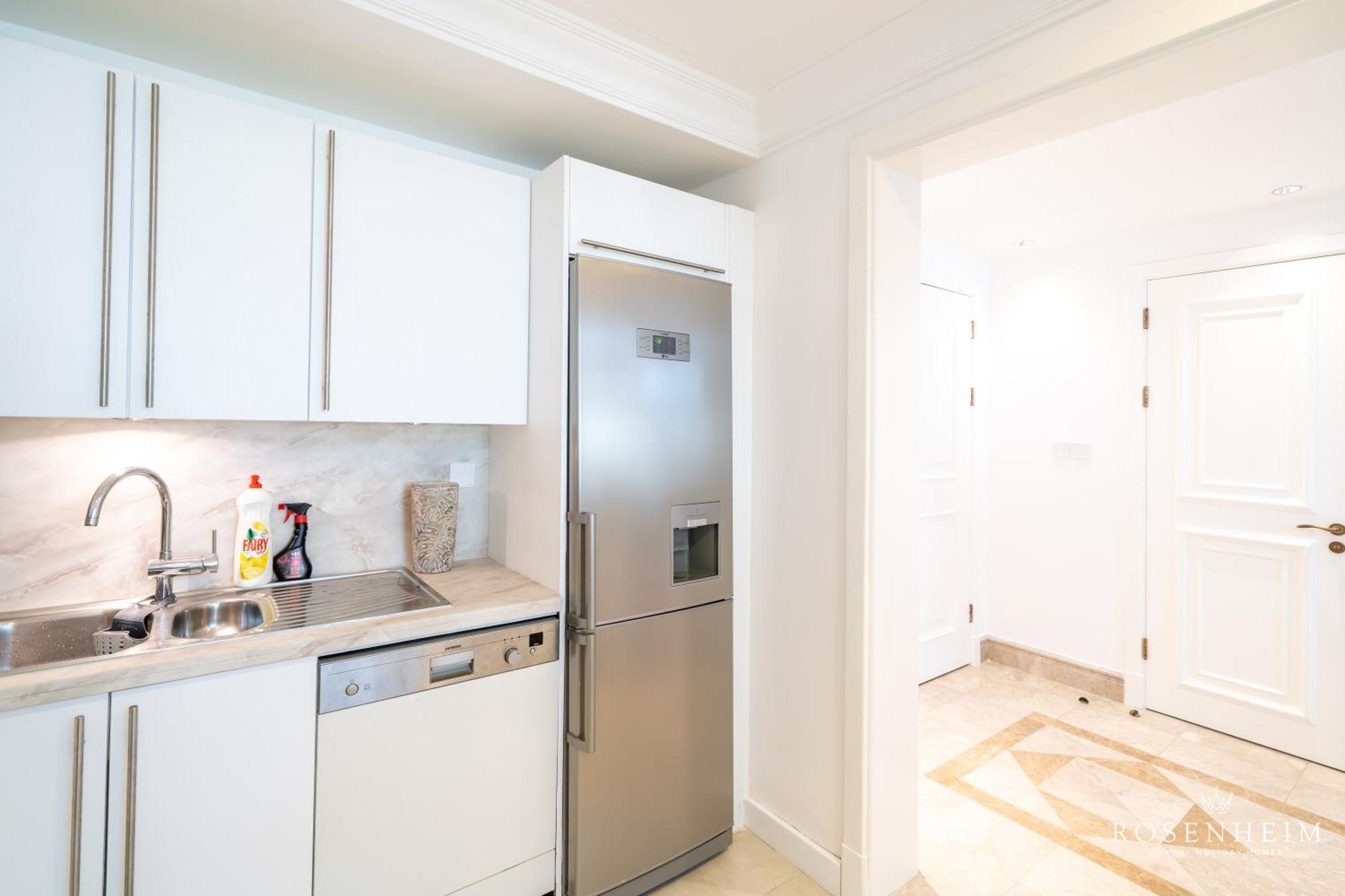 Apartment 50 Percent Off Rosenheim Newly Renovated 2 Bedroom At Palm Jumeirah Dubai