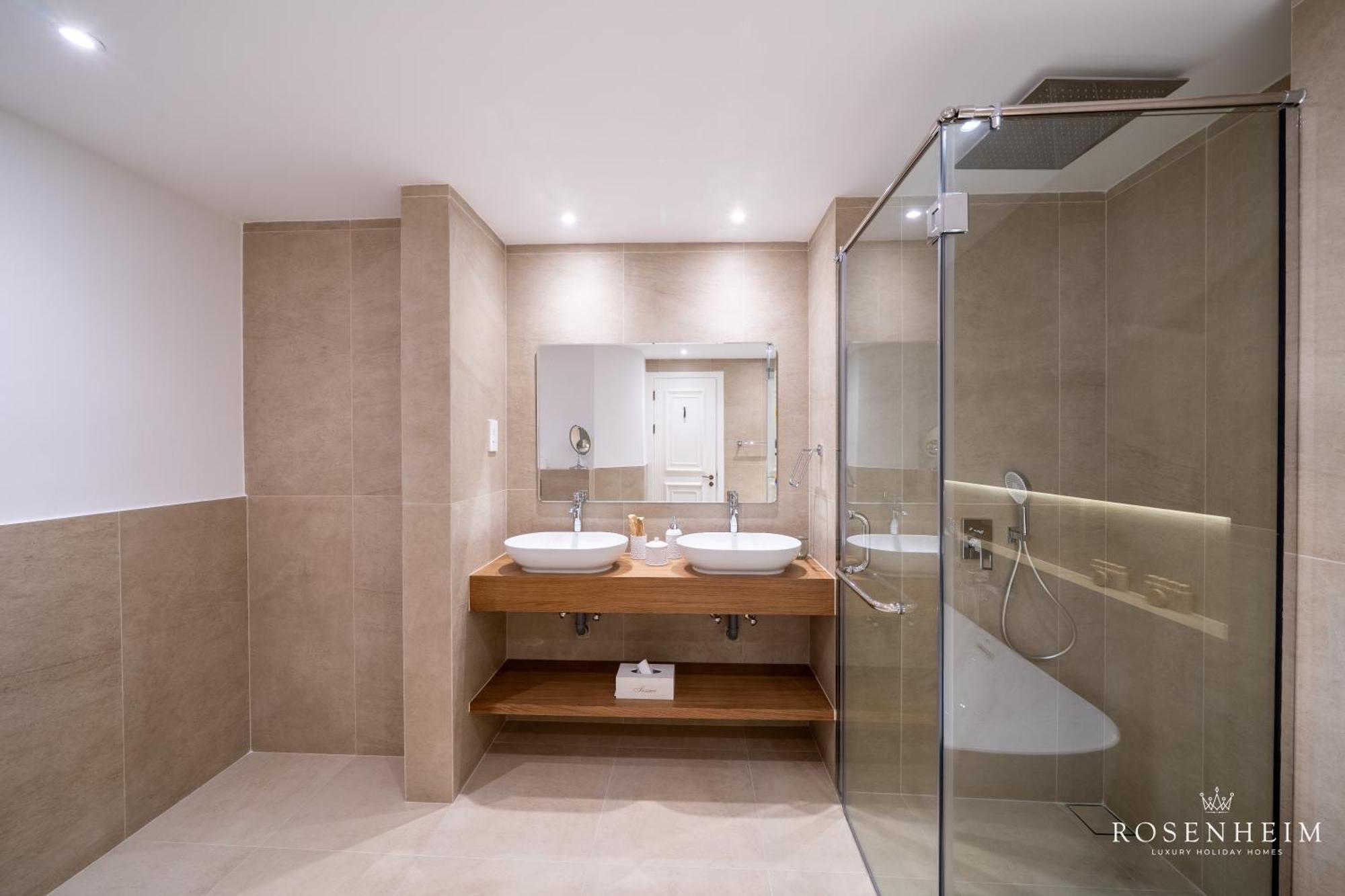 50 Percent Off Rosenheim Newly Renovated 2 Bedroom At Palm Jumeirah Apartment