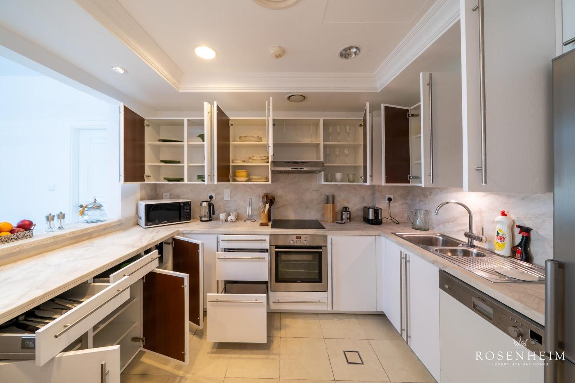 50 Percent Off Rosenheim Newly Renovated 2 Bedroom At Palm Jumeirah Apartment